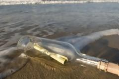 Κεφαλονιά: Βρέθηκε μπουκάλι σε παραλία με γράμμα από το 1990