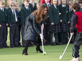 Φωτογραφία για Δείτε τις Kate και Pippa Middleton ως μαθήτριες!