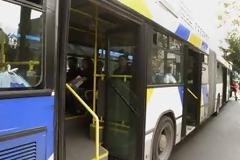 Αναστέλλεται η απεργία σε λεωφορεία και τρόλεϊ