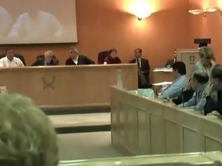 Φωτογραφία για Ο τσαμπουκάς μεταξύ του Καμίνη με τον δημοτικό σύμβουλο της Χρυσής Αυγής Ιωάννη Βουλδή..(Βίντεο)