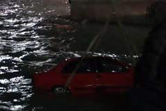 Τώρα- Αυτοκίνητο έπεσε στη θάλασσα