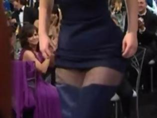 Φωτογραφία για To αποκαλυπτικό ατύχημα της ηθοποιού στα SAG Awards - Σκίστηκε ..στη μέση το φόρεμά της!