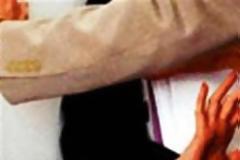 Ο βουλευτής, η δημοσιογράφος και η καταγγελία για σεξουαλική παρενόχληση...  Πηγή: http://pressarismenos.blogspot.com/2013/01/blog-post_4031.html#ixzz2JIu1GsDO