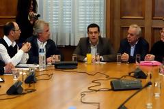 ΑΛ. ΤΣΙΠΡΑΣ: ΣΤΗΡΙΖΟΥΜΕ ΤΑ ΔΙΚΑΙΑ ΑΙΤΗΜΑΤΑ ΤΩΝ ΑΓΡΟΤΩΝ (VIDEO)