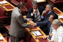 Επιτυχία της Χρυσής Αυγής: Τους αναγκάζουμε να καταργήσουν το αφορολόγητο των βουλευτών