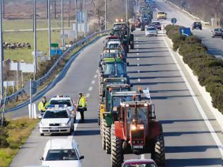 Φωτογραφία για Λάρισα: Αγρότες έκλεισαν την εθνική οδό Αθηνών-Θεσσαλονίκης
