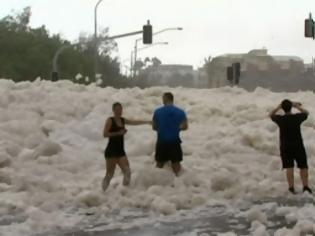 Φωτογραφία για Πόλη στην Αυστραλία γέμισε με αφρό ύψους 3 μέτρων! [video]