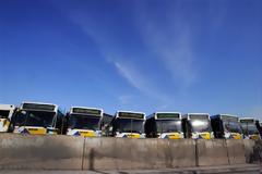 Κυκλοφορούν αύριο τα λεωφορεία