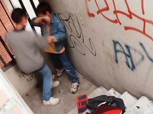 Φωτογραφία για Σκηνές ωμής βίας σε σχολείο του Παλαιού Φαλήρου