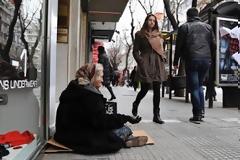 Χτυπούν αλύπητα τους νεόπτωχους...Απειλούνται με κατασχέσεις όσοι έχουν χρέη μέχρι 3.000 ευρώ.