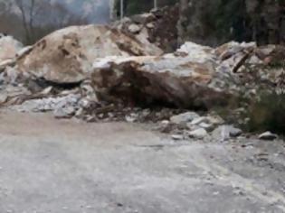 Φωτογραφία για Ναύπακτος: Φεύγει η γη κάτω απο τα πόδια τους - Εκκενώνονται σπίτια στο Καστράκι εξαιτίας των κατολισθήσεων