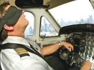 Φωτογραφία για Πιλότος κλειδώθηκε έξω από το πιλοτήριο γιατί ο συγκυβερνήτης κοιμόταν