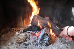 Οι επιπτώσεις για την επιβάρυνση της ατμόσφαιρας της Πάτρας από τζάκια - ξυλόσομπες!