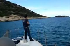 Απίστευτο! Βίντεο  με λιμενικούς να πυροβολούν κατσίκια στο Θαλάσσιο Πάρκο Αλοννήσου