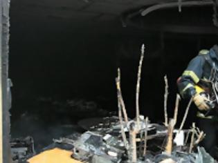 Φωτογραφία για Ενας ψηλός και ένας κοντός έβαλαν φωτιά στη Marfin -Μετά δεν άφηναν την Πυροσβεστική να προσεγγίσει