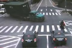 Βίντεο: Σώθηκε για... ένα εκατοστό!