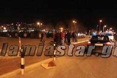 Λαμία: Νέα προσπάθεια από τους αγρότες να βγουν στην εθνική οδό. Τους σταμάτησε η αστυνομία