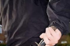Πατήσια..Αλλοδαποί ληστές απείλησαν παιδάκια με μαχαίρια και τους άρπαξαν κινητά και μπουφάν.