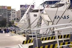 ΑΠΟΦΑΣΙΣΜΕΝΟΙ ΝΑ ΣΥΝΕΧΙΣΟΥΝ ΤΙΣ ΚΙΝΗΤΟΠΟΙΗΣΕΙΣ ΟΙ ΝΑΥΤΙΚΟΙ