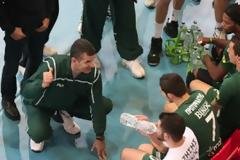 Σ. ΚΑΖΑΖΗΣ : ΑΥΤΟ ΗΤΑΝ ΤΟ ΚΥΚΝΕΙΟ ΑΣΜΑ ΤΗΣ ΟΜΑΔΑΣ...