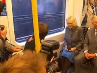 Φωτογραφία για Βρετανία: Οι γαλαζοαίματοι στο μετρό; Το είδαμε κι αυτό! [video]