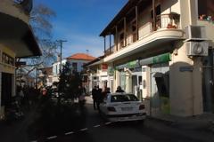 ΔΙΠΛΗ ΛΗΣΤΕΙΑ ΑΠΟ ΔΕΚΑ ΑΤΟΜΑ ΜΕ ΚΑΛΑΣΝΙΚΟΦ ΣΤΟ ΒΕΛΒΕΝΔΟ ΚΟΖΑΝΗΣ (VIDEO)