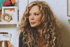 «Το μόνο ρουσφέτι που έχω ζητήσει είναι ένα κρεβάτι για τον πατέρα μου στον Άγιο Σάββα», δηλώνει η Ελένη Δήμου