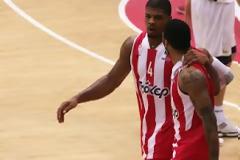 «Καρύδια» για τον πόνο του άλλου…