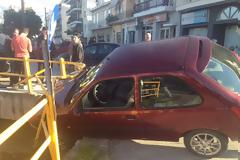 Πάτρα: Οδηγός γλίτωσε τελευταία στιγμή από το χείμαρρο του Διακονιάρη! Δείτε φωτογραφίες