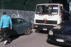 Πάτρα: Οδηγοί πιάστηκαν στα χέρια στην οδό Μπουμπουλίνας και Κανάρη