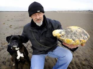 Φωτογραφία για Δείτε την αηδιαστική ανακάλυψη που έκανε σε παραλία και έγινε πλούσιος