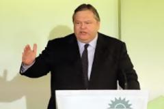 Με αποχωρήσεις απειλούν στελέχη που γκρινιάζουν για τη δεξιά στροφή