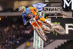 O DUNGEY ΠΡΟΣΓΕΙΩΝΕΤΑΙ ΚΑΙ ΠΑΛΙ ΣΤΟ ΒΑΘΡΟ ΣΤΟ OAKLAND