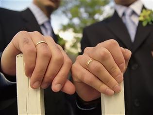 Φωτογραφία για Νόμιμοι οι γάμοι ομοφυλόφιλων στη Γαλλία