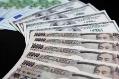 Σε νομισματικό πόλεμο «παραπέμπει» η ανατίμηση του ευρώ