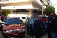 Πάτρα: Σύγκρουση ταξί με Ι.Χ. στο κέντρο - Τραυματίστηκαν οι οδηγοί - Δείτε φωτο