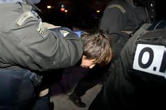 Ερευνα για τις καταγγελίες περί κακοποίησης των συλληφθέντων στον Βελβεντό