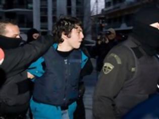 Φωτογραφία για Τρομοκράτης ετών 20: Ο κολλητός του Αλέξη πήρε τα Καλάσνικοφ