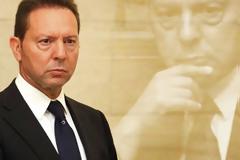 Φάκελος με σφαίρα στο γραφείο του Γ. Στουρνάρα