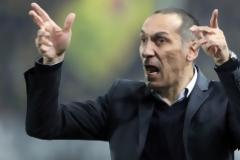 Μεγαλώνει η αμφισβήτηση στον Δώνη