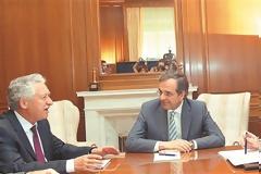 ΤΟ ΑΠΟΓΕΥΜΑ ΤΗΣ ΤΕΤΑΡΤΗΣ Η ΣΥΝΑΝΤΗΣΗ ΤΩΝ ΤΡΙΩΝ ΕΤΑΙΡΩΝ