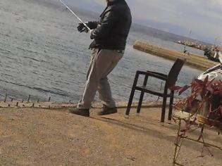 Φωτογραφία για Κορυφαία φώτο: Ο Έλληνας ψαράς που σαρώνει στο Facebook