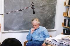 Νόαμ Τσόμσκι: «Η ηγεμονία των ΗΠΑ φθίνει μαζί με την οικονομική τους ισχύ»
