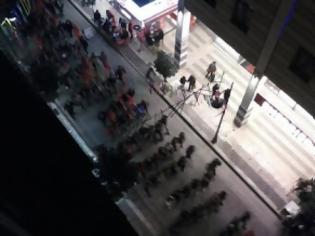 Φωτογραφία για Πάτρα–Τώρα: Η επίταξη των ναυτεργατών έβγαλε στο δρόμο το ΠΑΜΕ- Πορεία στον πεζόδρομο της Ρήγα Φεραίου
