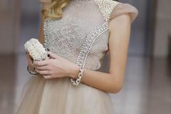 Fashion trend: Μαργαριτάρια και δαντέλα για chic-romantic εμφανίσεις
