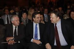 Πήραμε τη δόση, κυβερνητικές... ντρίπλες για να μην γίνουν απολύσεις στο δημόσιο