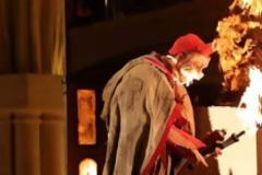 Ηθοποιός άρπαξε φωτιά και κατέρρευσε επί σκηνής