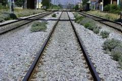 Μακάβριο εύρημα δίπλα στις ράγες του τρένου