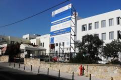 Μεταφορά ηλικιωμένης ασθενούς από τη Μήλο