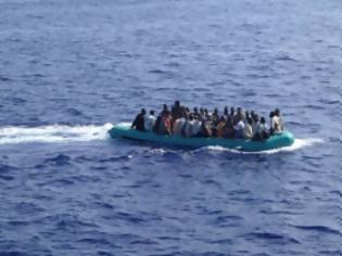 Φωτογραφία για Λαθρομετανάστες είδαν τους λιμενικούς και πήγαν να βουλιάξουν τη βάρκα